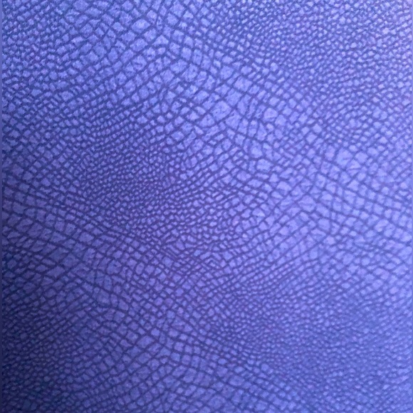 Blue polyester too with detailing, size M, really nice! - Picture 3 of 4